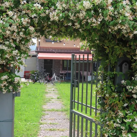 בית נופש Garda Art&garden וולטה מנטובנה